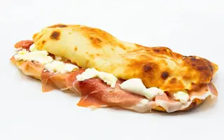 Saltimbocca crudo e provola