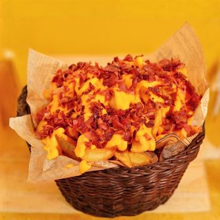 Patatas bacon cheese