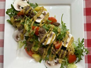 Салат з курячою печінкою (220g)