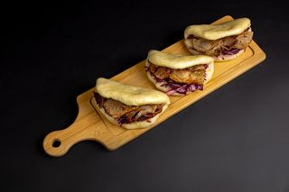 Բաո կարամելացված խոզի ազդրի մսով