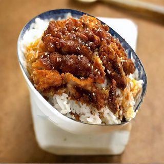 47 - Pollo frito con arroz y salsa teriyaki