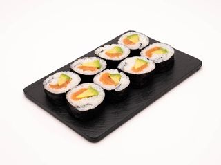 Sake Maki De Salmón Con Aguacate (8 Pzs.)