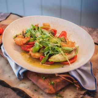 Ensalada de langostinos crujientes