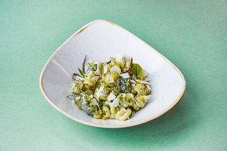 Campanelle cu broccoli și pesto