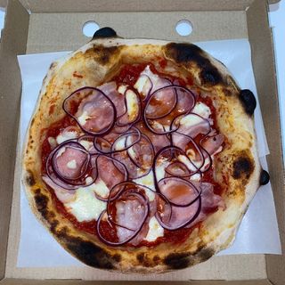 Бекон и красный лук