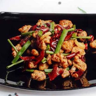 Бұрыш қосылған тауық еті/ Курица с перцем