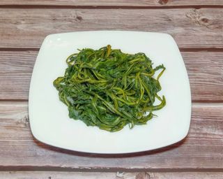 Cicoria ripassata aglio olio e peperoncino