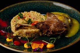 Pulpă de rață cu sos de portocale şi bulgur