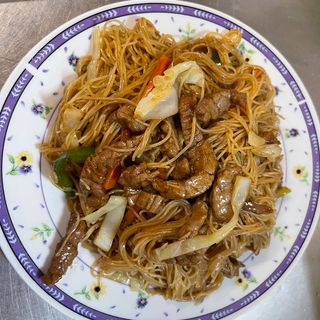 Fideo De Arroz Frito Con Ternera