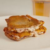 Cachopo de ternera con jamón y queso gouda fundido