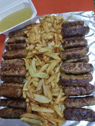 Platou 20 mici cu cartofi prăjiți 4porti și mustar 