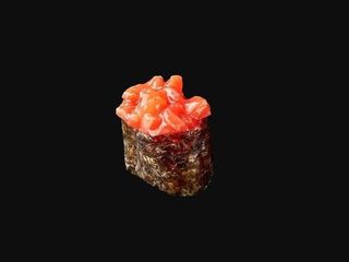 Гункан з лососем (35/10g)