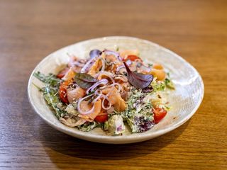 Salata nordică cu somon fume