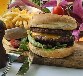 Burger sa junećim mesom