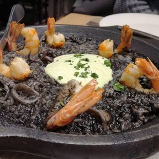 Arroz Negro Con Chipirons (2 Persoas)