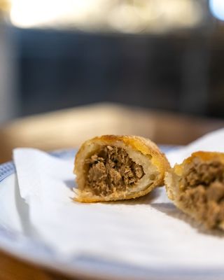 Rissóis de Carne Capa Negra