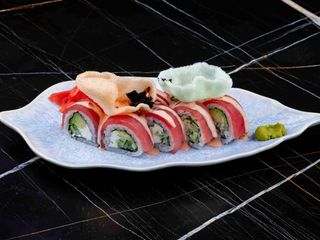 Рол Філадельфія з тунцем і Журавлиним соусом (325г)