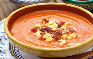 Salmorejo con jamón serrano y huevo
