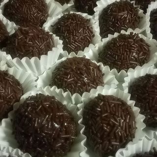Kit 25 brigadeiros tradicional