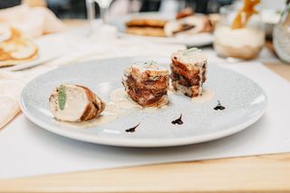 Lungić omotan špekom u umaku od vrganja