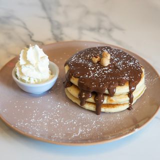 PANCAKE CREMA NOCCIOLE E PANNA