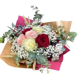 Bouquet com 6 Rosas Variadas