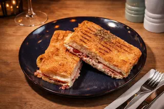 Focaccia cu ou și prosciutto