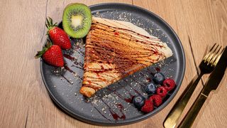 Clatita cu Nutella, nuca si 1 fruct