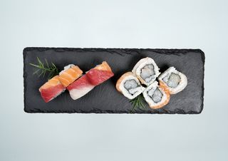 uramaki rainbow roll