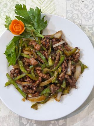 ternera con pimientos verdes