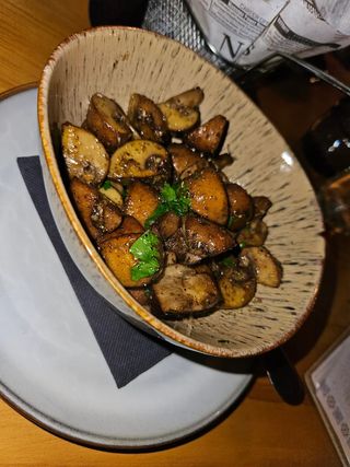 Cogumelos Salteados Com Queijo da Serra