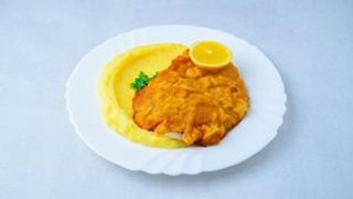 Svinjska bečka sa prilogom