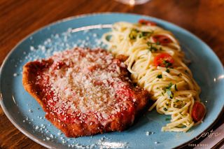 Chicken parmesan cu paste proaspete