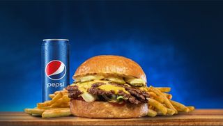 Double Ronaldo smash burger + pomfrit + sos + Coca-Cola ili Pepsi