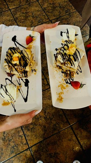 Clatite cu nutella, banane si inghetata