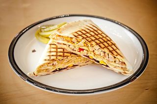 Кесадия с пилешко (300г)