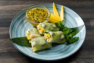 Спрінг рол зі свіжими фруктами (140/50г)