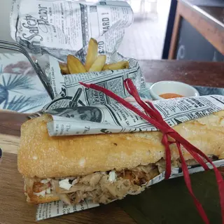 Bocadillo To-Toro Carne Mechada 