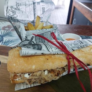 Bocadillo To-Toro Carne Mechada 