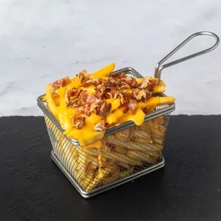 Bacon pomfrit sa čedarom