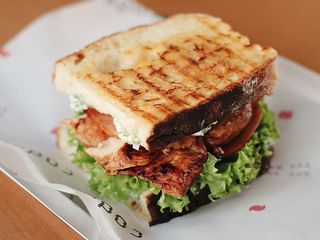 Той самий сендвіч з куркою та беконом (290г)