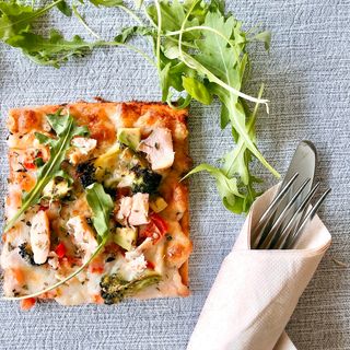 Pizza de Salmão e Legumes da Época (1 pessoa) (a partir das 12h00)