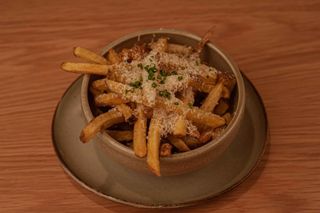 PATATAS FRITAS TRUFADAS CON PARMESANO