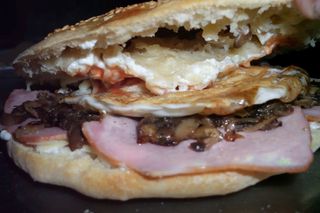 Astoria sendvič sa pečenicom