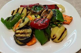 Гриловани зеленчуци с дресинг