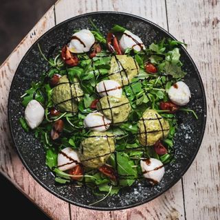 Ensalada Caprese ()