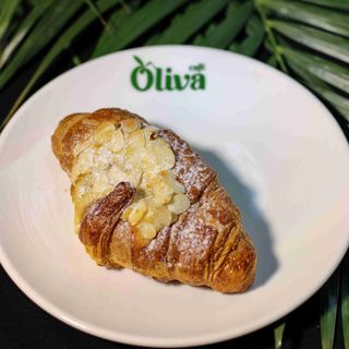 Croissant with Almond cream / კრუასანი ნუშის კრემით