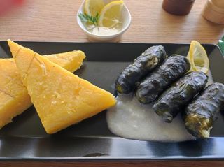 Sărmăluțe de păstrăv eco în foi de varza murata