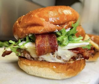 2 Hamburguesas + Patatas