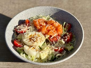 Салат з лососем (250g)